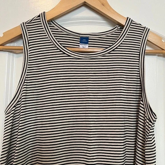NWT Old Navy Women’s Luxe Black and White Stripes Sleeveless Tank Top - Size SP - Picture 5 of 9